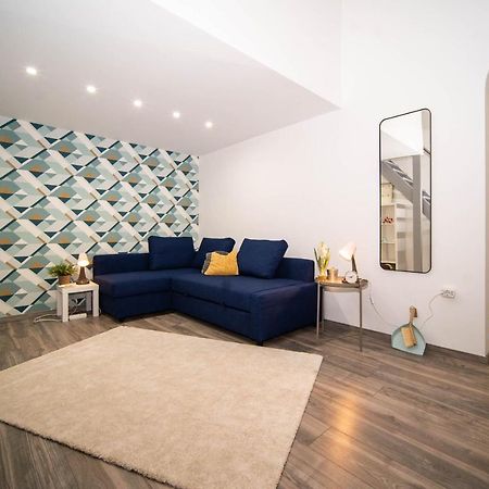 Free Parking! Linden Apartment, Ac, Smart Tv, Wifi Budapest Luaran gambar