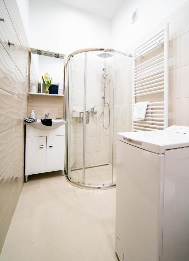 Free Parking! Linden Apartment, Ac, Smart Tv, Wifi Budapest Luaran gambar
