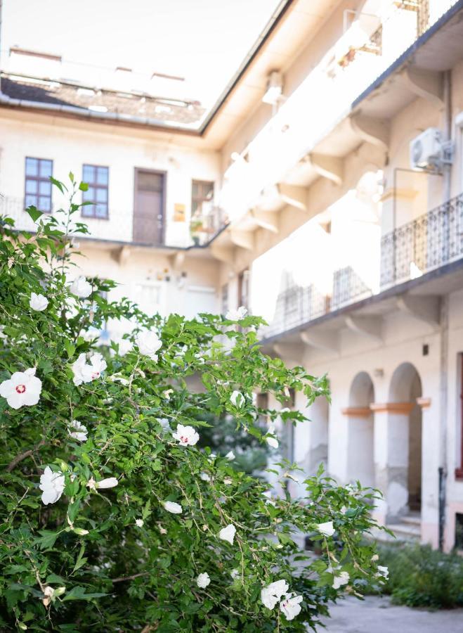 Free Parking! Linden Apartment, Ac, Smart Tv, Wifi Budapest Luaran gambar